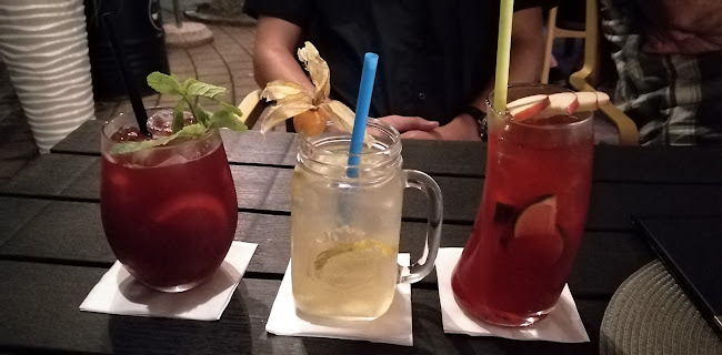 Comentarii opinii despre Aquatic Koktél Bár & Reggeliző