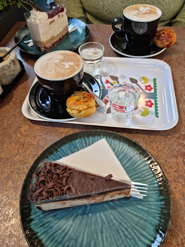 Opinii despre Szelet Cukrászda în Szentendre - Vendéglátás