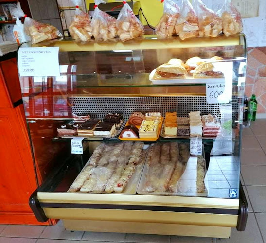 Gyöngyvirág Pizzéria-Cukrászda, Söröző-Étterem