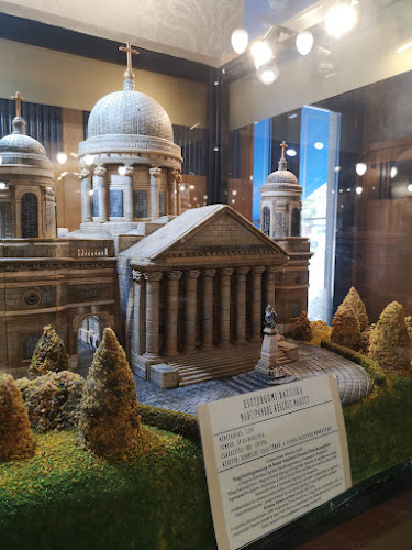 Esztergom, Vörösmarty u. 2, 2500