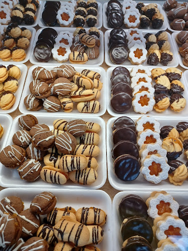 Opinii despre Sarokház cukrászda în Szigethalom - Vendéglátás