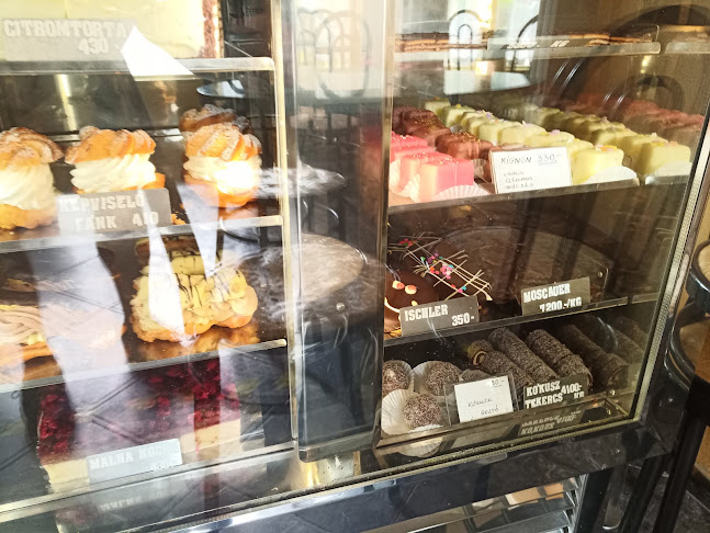 Opinii despre Sík Cukrászda în Budapest - Vendéglátás