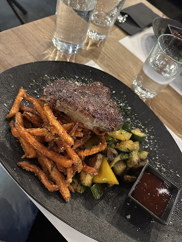 Opinii despre Steak Trezor în Budapest - Vendéglátás