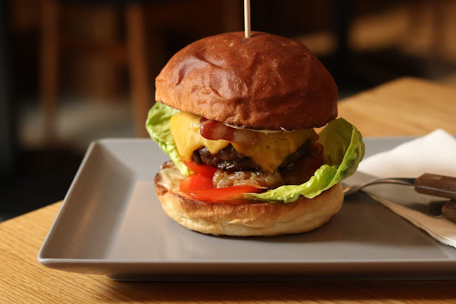 Pesti Burger és Bár