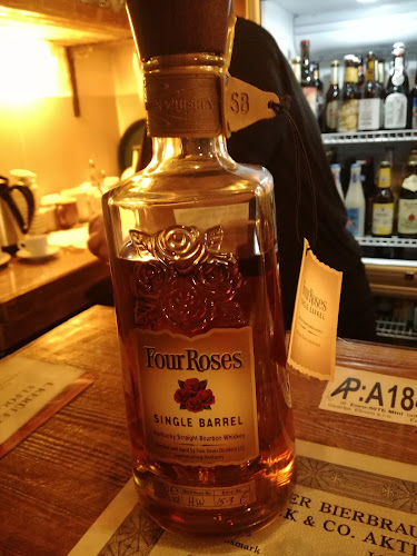 Comentarii opinii despre Macskakő Sörtársaság