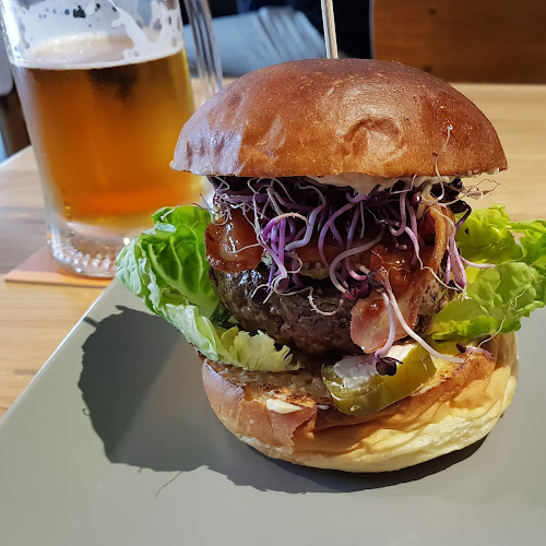 Pesti Burger és Bár - Vendéglátás