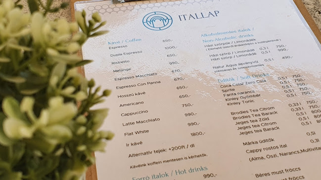 Esztergom, Szent István tér 1/a, 2500