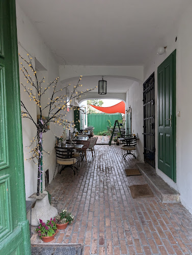 Szentendre, Alkotmány u. 5, 2000