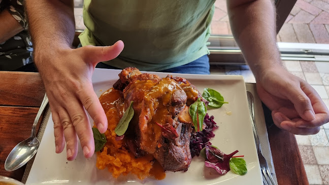 Udvarház Vendéglő - Vendéglátás