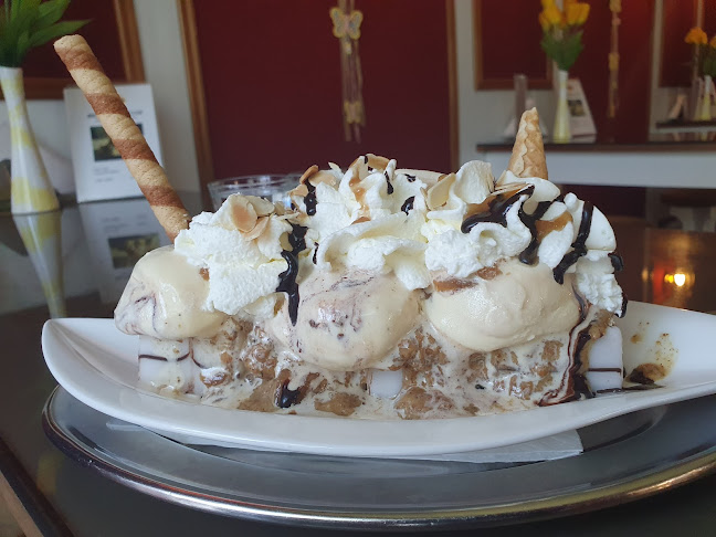 Benedettó Fagylaltozó, Kávézó