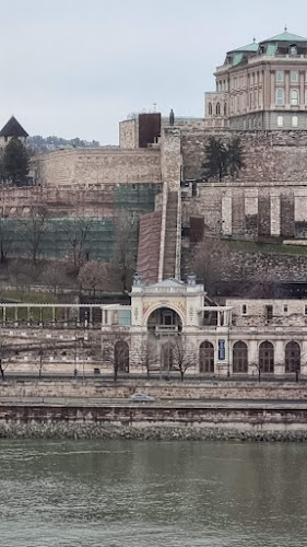 Budapest, Apáczai Csere János u. 12-14, 1052