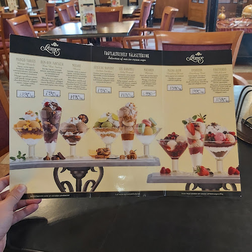 Comentarii opinii despre Központi Kávéház Szamos Cukrászda