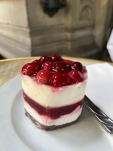 Opinii despre Művész Kávéház în Budapest - Vendéglátás