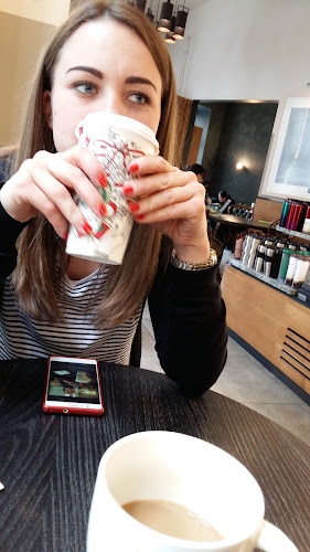 Comentarii opinii despre Starbucks Egyetem tér