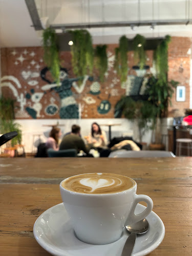 Comentarii opinii despre Pizza, Kávé, Világbéke