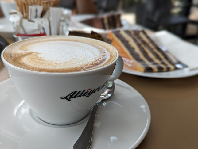 Cziniel Cukrászda és Találkozóhely