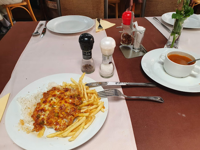 Comentarii opinii despre Paulaner Pizzéria-Söröző Deja Vu Panzió