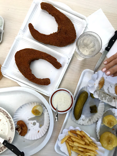 Comentarii opinii despre Halas Karcsi Büféje ( Best fish place at Balaton)