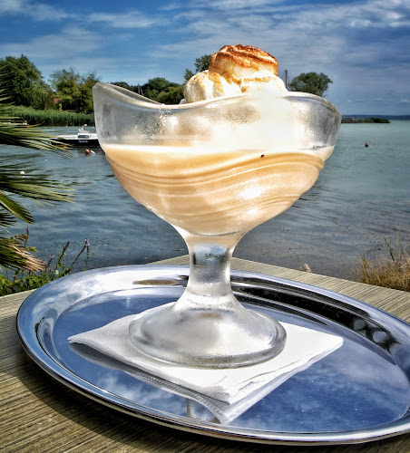 Opinii despre Tat Kávézó Révfülöp în Révfülöp - Vendéglátás