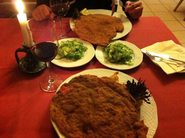 Comentarii opinii despre Borköltők Társasága Pince Étterem