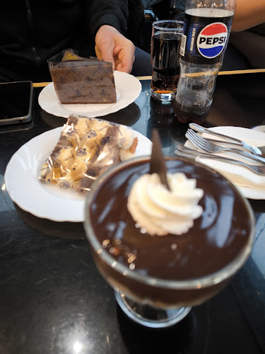 Kismandula Cukrászda