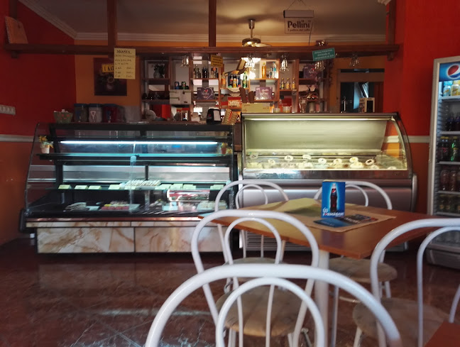 Comentarii opinii despre Jutka Cukrászda és Fagyizó