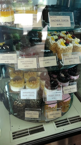 Comentarii opinii despre Maya Cukrászda