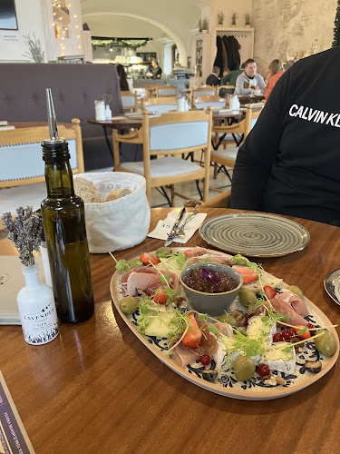 Comentarii opinii despre Apátsági Rege Cukrászda