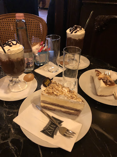 Opinii despre Művész Kávéház în Budapest - Vendéglátás