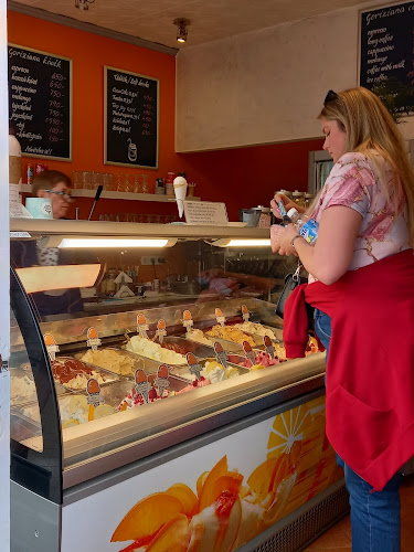 Comentarii opinii despre Juhász Cuki