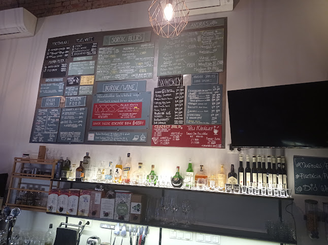 Vinikli - local drinks & stuff - Budapest