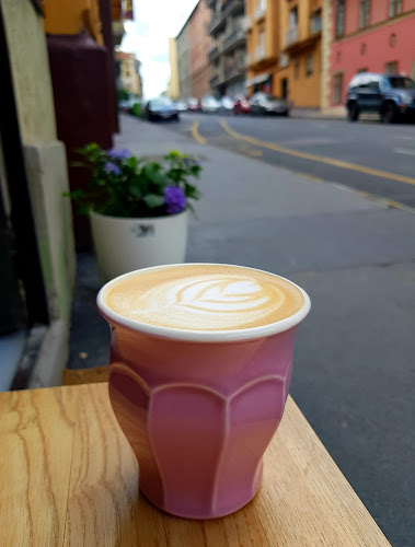 Opinii despre Grinder Fitness & Coffee Shop în Budapest - Vendéglátás