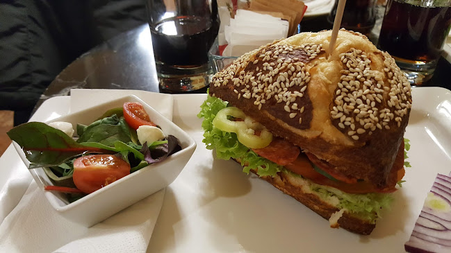 Comentarii opinii despre Művész Kávéház