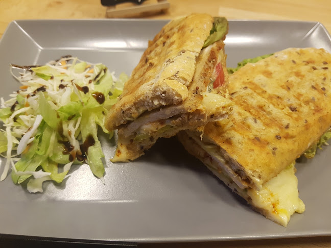 Comentarii opinii despre Adna Café