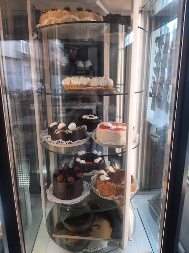 Comentarii opinii despre L'Amuse Cukrászda&Kávézó