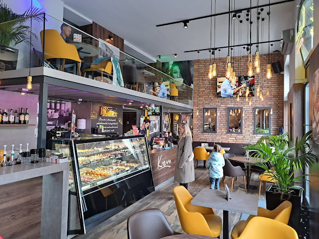 Opinii despre Belvárosi Krém Cukrászda în Székesfehérvár - Vendéglátás