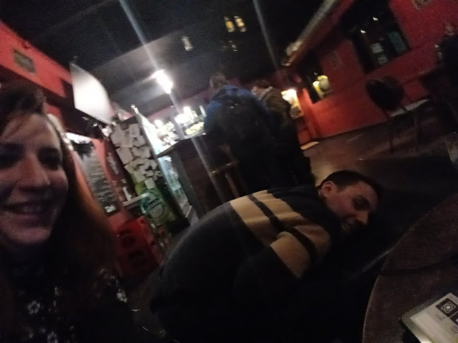 Comentarii opinii despre Blackhole kávézó