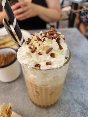 Opinii despre Black Sheep Kávéház Debrecen în Debrecen - Vendéglátás