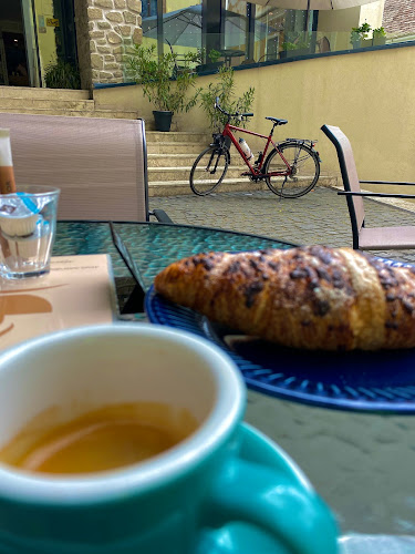 Comentarii opinii despre Kafana Kávézó és Delikát Kft.