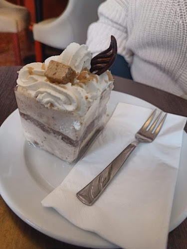 Opinii despre Korona Kávéház în Budapest - Vendéglátás