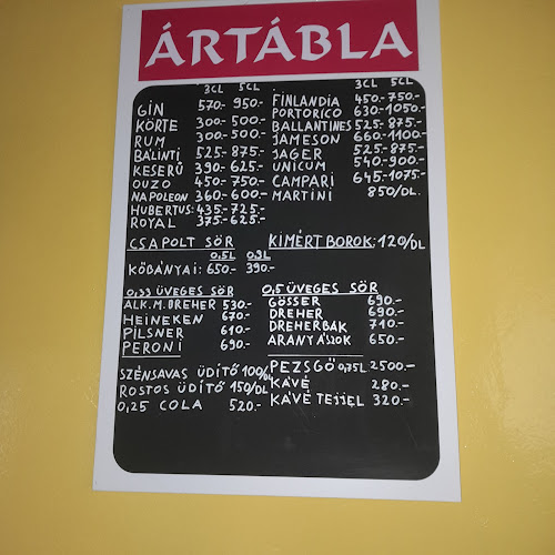 Fehér Holló Söröző, Borozó