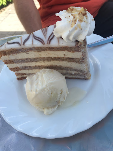 Juhász cukrászda és fagyizó" - Békés