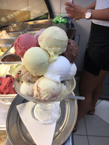 Temesvári & Kádár cukrászat, pékség, fagylaltozó - Vendéglátás