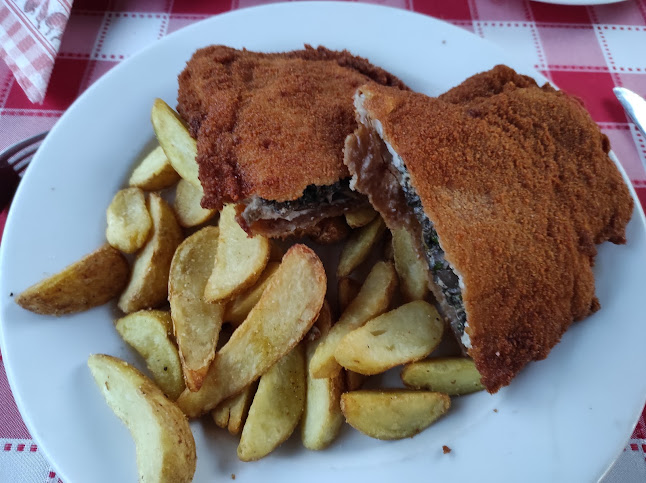 Evezős Csárda - Vendéglátás