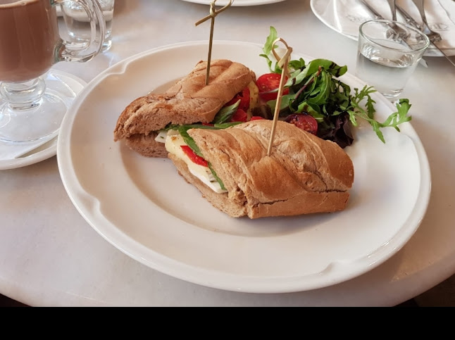 Hauer cukrászda és kávéház - Vendéglátás