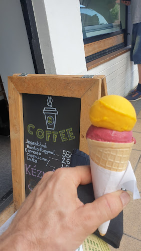 Opinii despre Kunyhó-NassCafe & Fagyizó în Eger - Vendéglátás