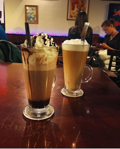 Opinii despre Könyvtár Klub & Treffort Kert în Budapest - Vendéglátás