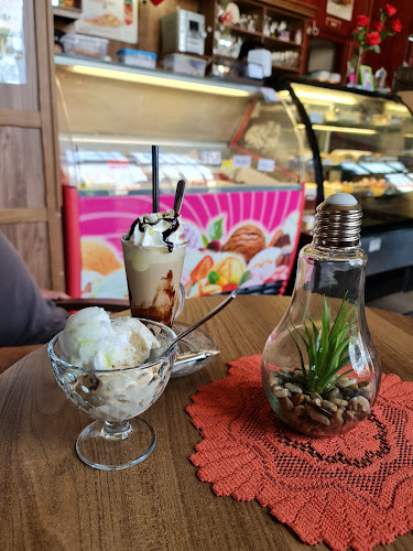 Vigadó Cukrászda - Kisújszállás