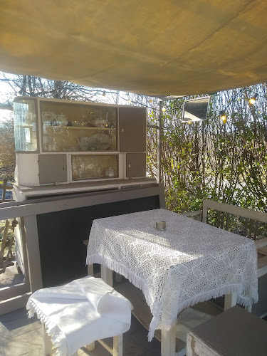 C'est La Vie Café - Vendéglátás