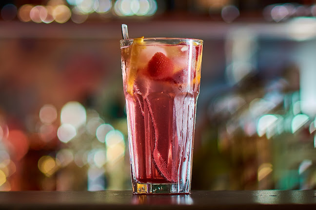 Opinii despre kÁoSz DrInK sTaTiOn în Budapest - Vendéglátás